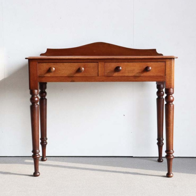 英国アンティークのマホガニー材を使用したホールテーブル