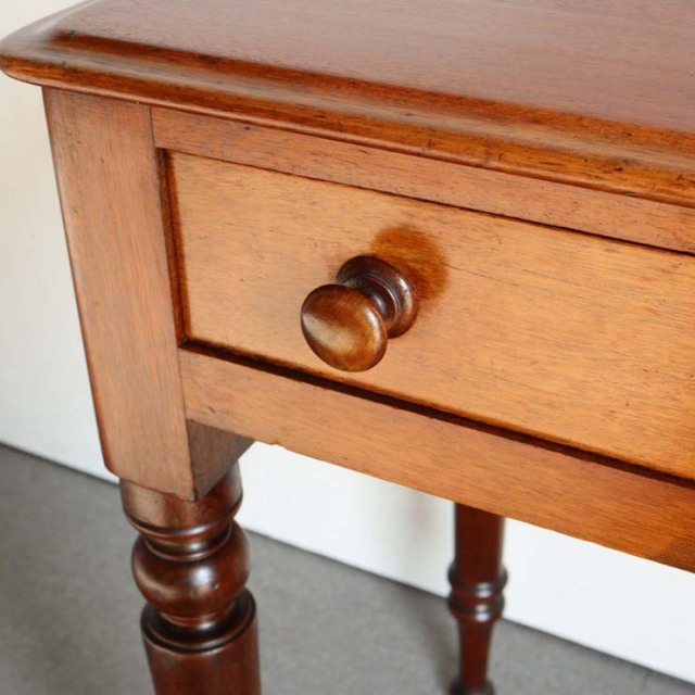 英国アンティークのマホガニー材を使用したホールテーブル