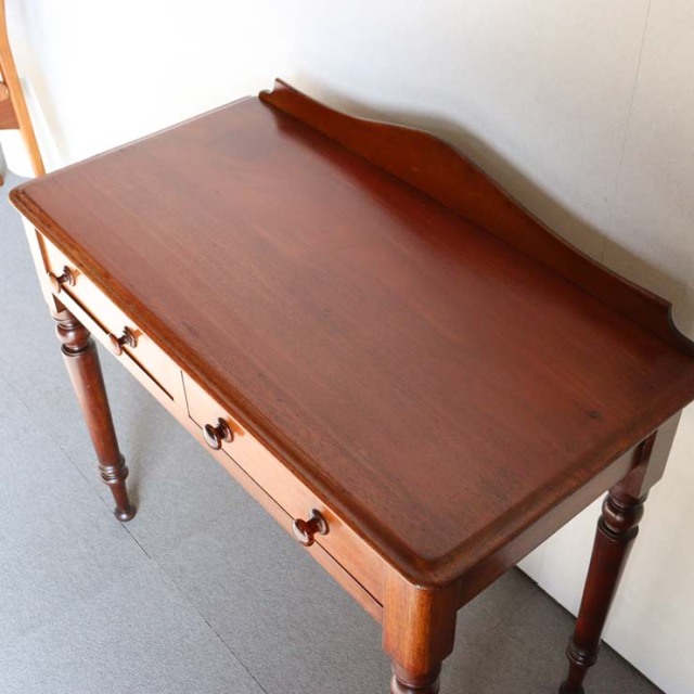 英国アンティークのマホガニー材を使用したホールテーブル
