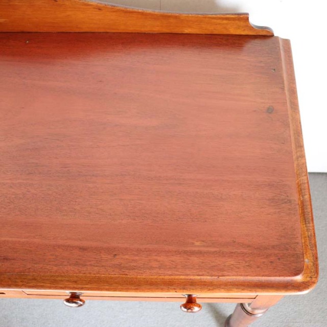 ヴィンテージでは消えた家具 Whole Table アンティークのマホガニー材