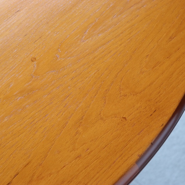 英国ヴィンテージのダイニングテーブル