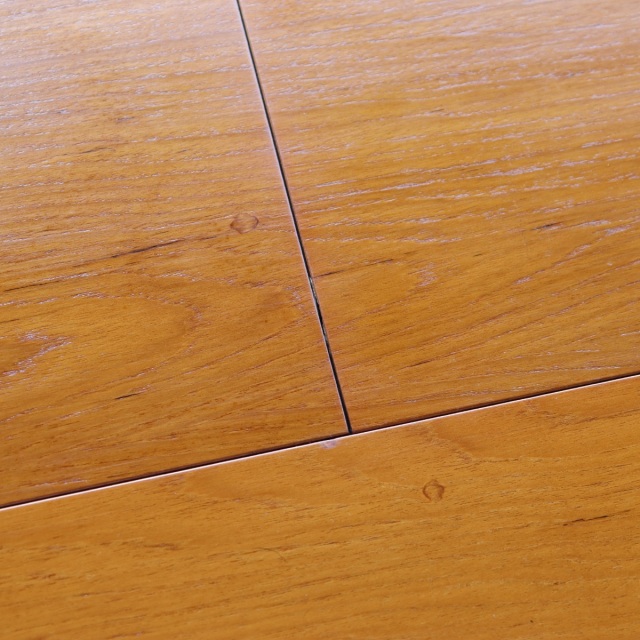 英国ヴィンテージのダイニングテーブル