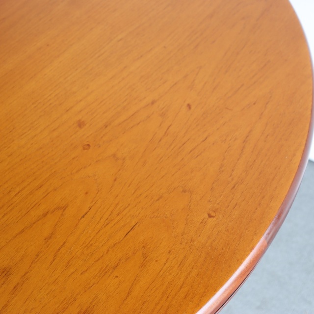 英国ヴィンテージのダイニングテーブル