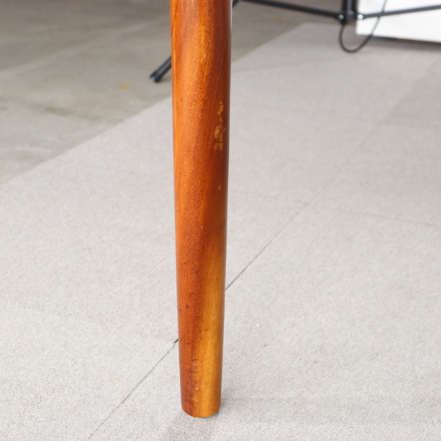 英国ヴィンテージのダイニングテーブル