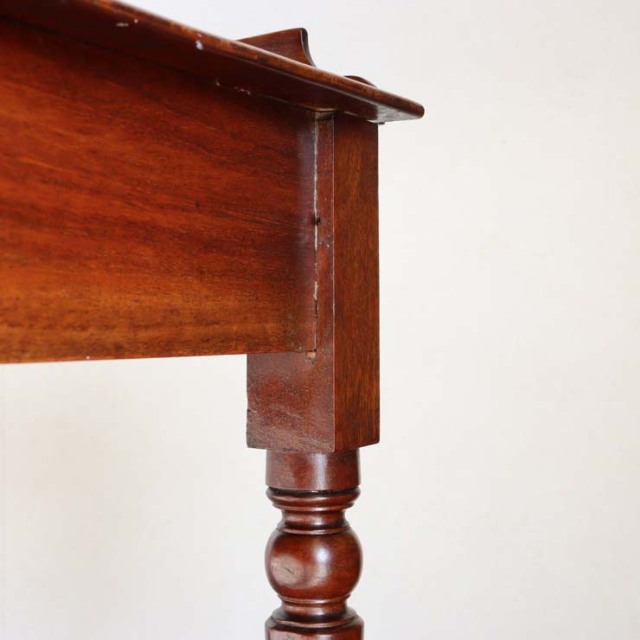 ヴィンテージでは消えた家具 Whole Table アンティークのマホガニー材