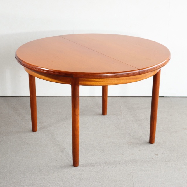 英国ヴィンテージのダイニングテーブル