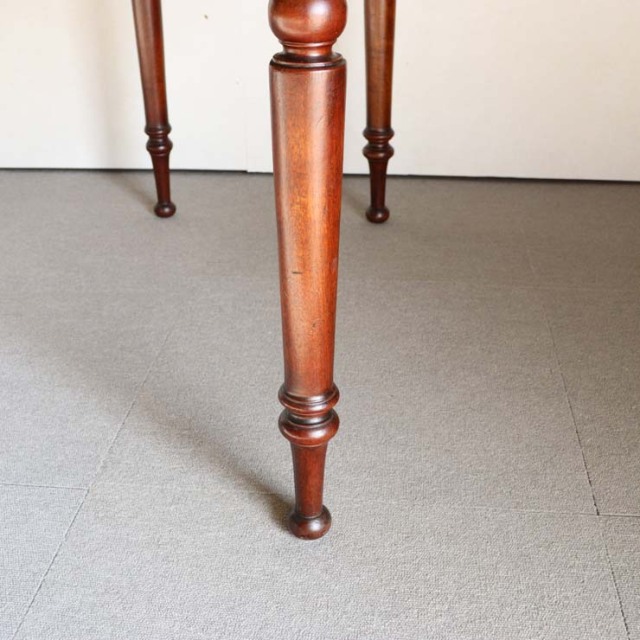 英国アンティークのマホガニー材を使用したホールテーブル