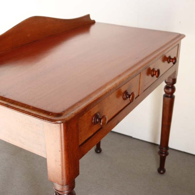 英国アンティークのマホガニー材を使用したホールテーブル