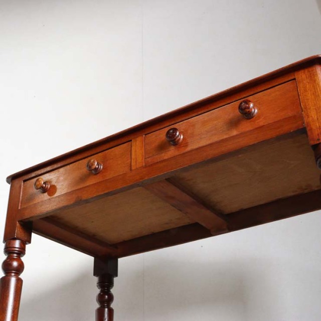 英国アンティークのマホガニー材を使用したホールテーブル