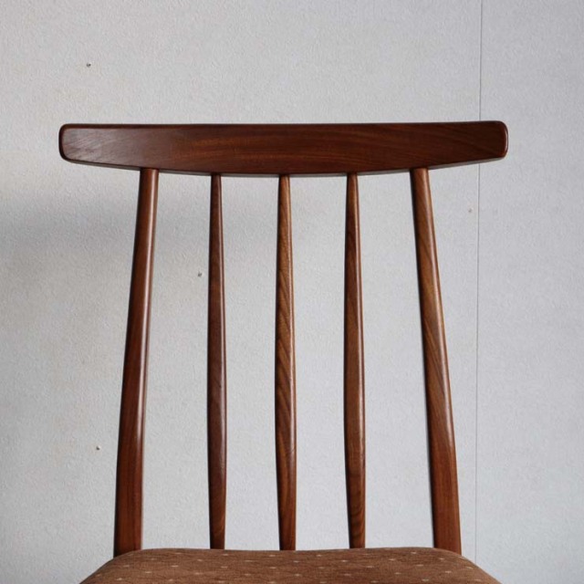 ヤンガーYOUNGERのヴィンテージダイニングチェア