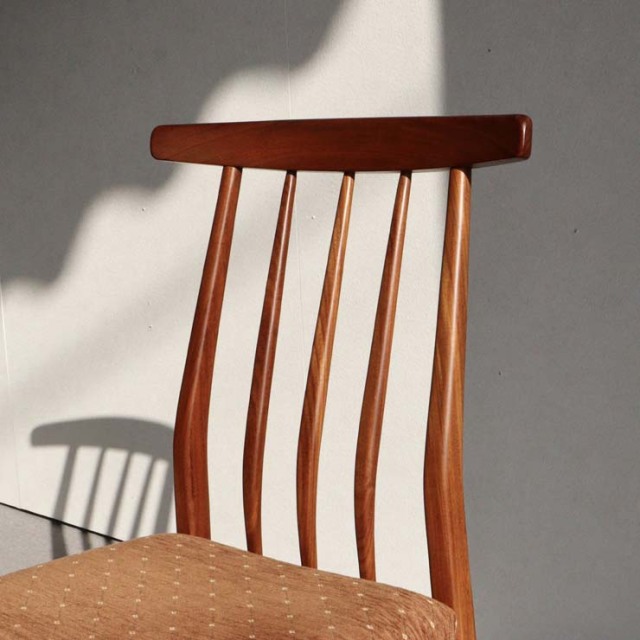 ヤンガーYOUNGERのヴィンテージダイニングチェア