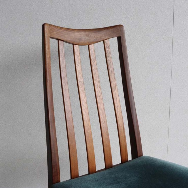 座面がグリーンの布地の木製ヴィンテージチェア23020a