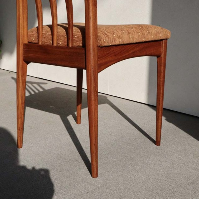 ヤンガーYOUNGERのヴィンテージダイニングチェア