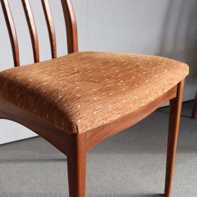 ヤンガーYOUNGERのヴィンテージダイニングチェア