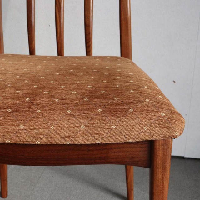 ヤンガーYOUNGERのヴィンテージダイニングチェア