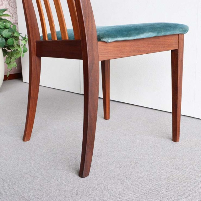 座面がグリーンの布地の木製ヴィンテージチェア23020a