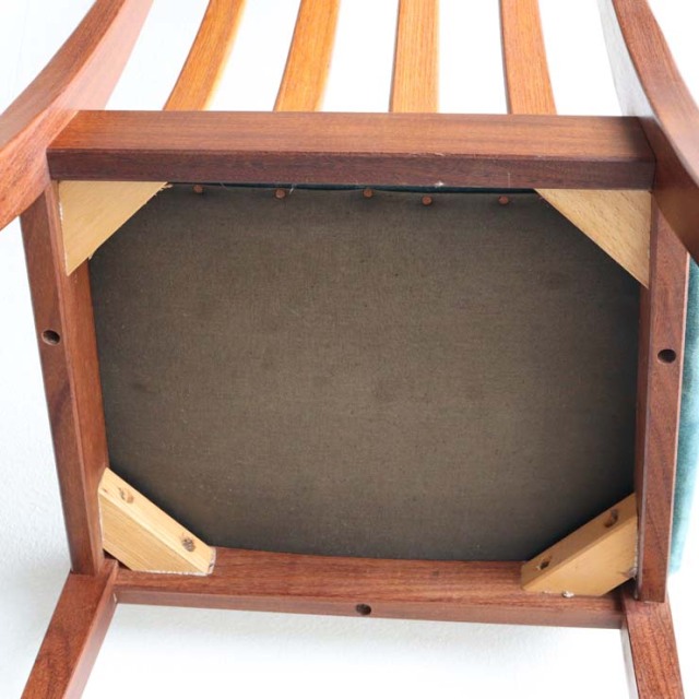 座面がグリーンの布地の木製ヴィンテージチェア23020a