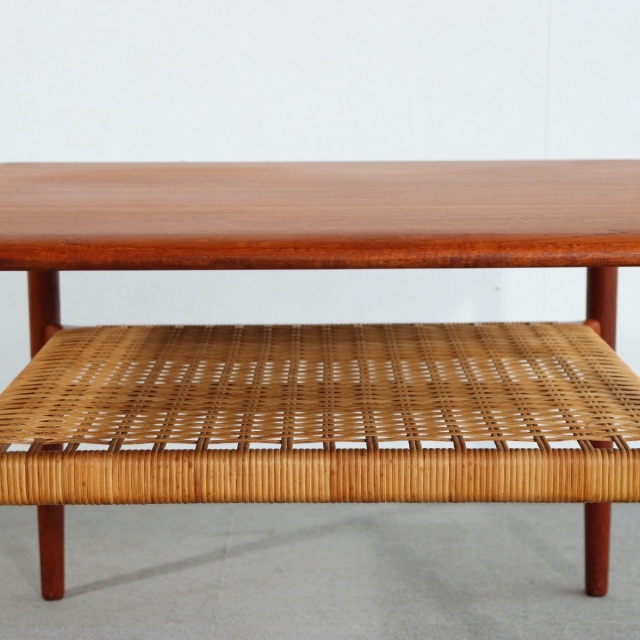 カート・ウストヴィKurt Ostervigのコーヒーテーブル