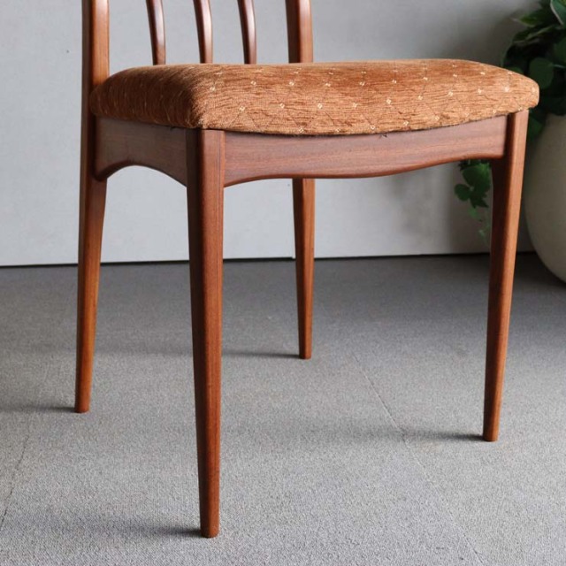 ヤンガーYOUNGERのヴィンテージダイニングチェア