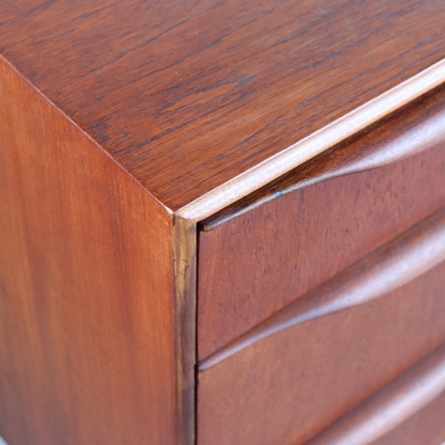 マッキントッシュMacintoshのサイドボード