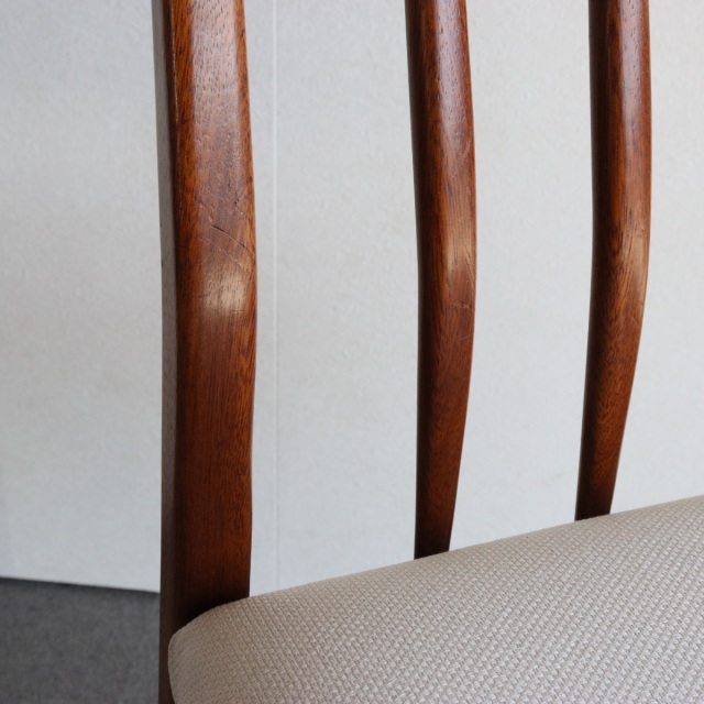 ヤンガーYoungerのハイバックダイニングチェア