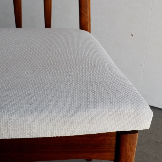 ヤンガーYoungerのハイバックダイニングチェア