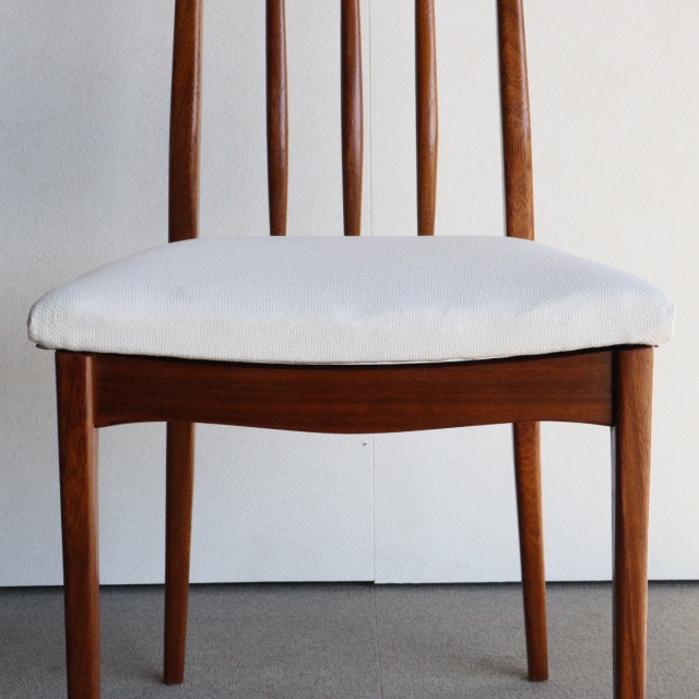 ヤンガーYoungerのハイバックダイニングチェア