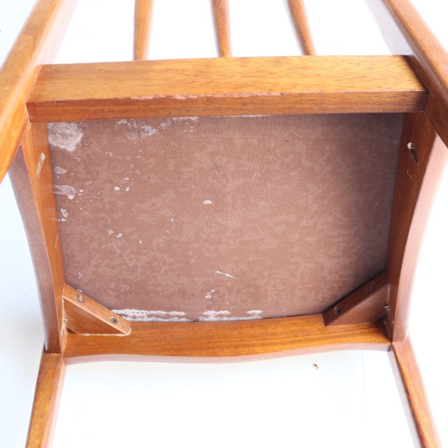 ヤンガーYoungerのハイバックダイニングチェア