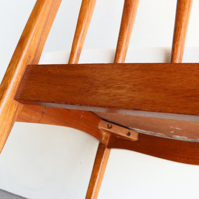 ヤンガーYoungerのハイバックダイニングチェア