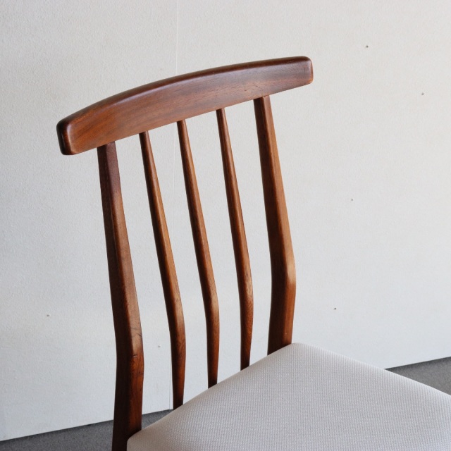 ヤンガーYoungerのハイバックダイニングチェア