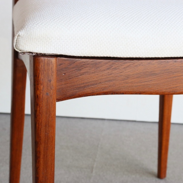 ヤンガーYoungerのハイバックダイニングチェア