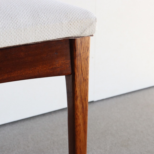 ヤンガーYoungerのハイバックダイニングチェア