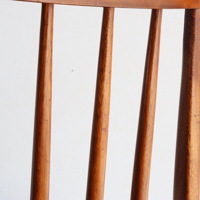 ヤンガーYoungerのハイバックダイニングチェア