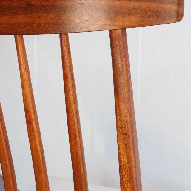 ヤンガーYoungerのハイバックダイニングチェア