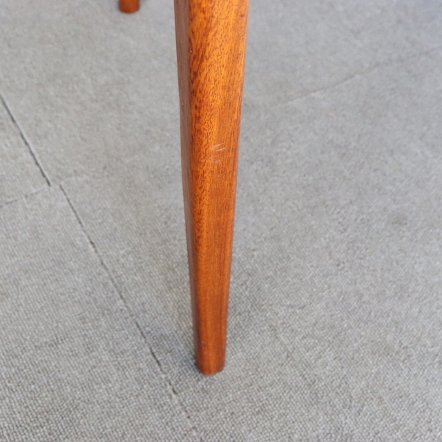 ヤンガーYoungerのハイバックダイニングチェア