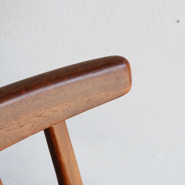 ヤンガーYoungerのハイバックダイニングチェア