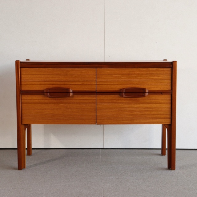 ネイサンNathenのチーク材のチェスト