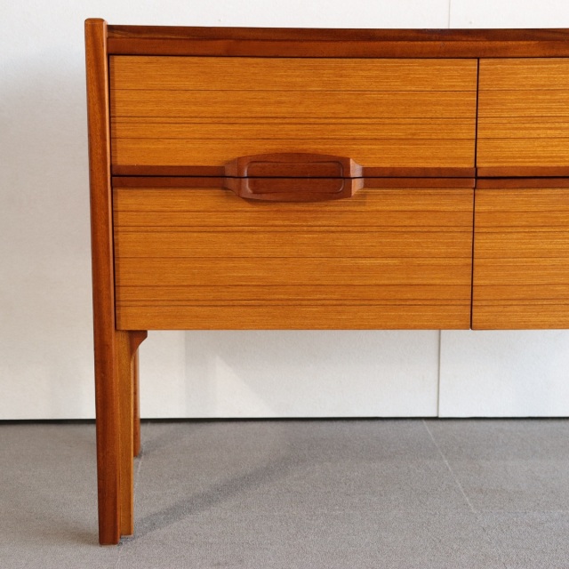 ネイサンNathenのチーク材のチェスト