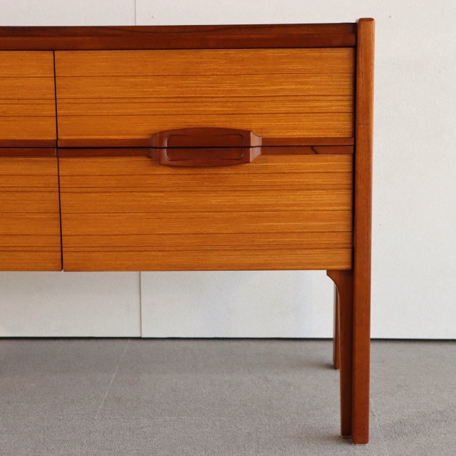 ネイサンNathenのチーク材のチェスト