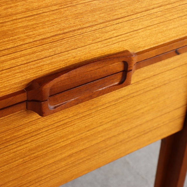 ネイサンNathenのチーク材のチェスト