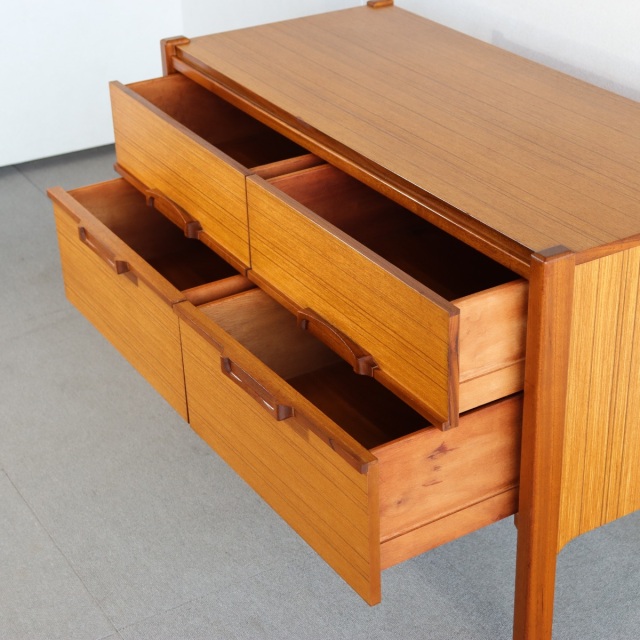 ネイサンNathenのチーク材のチェスト