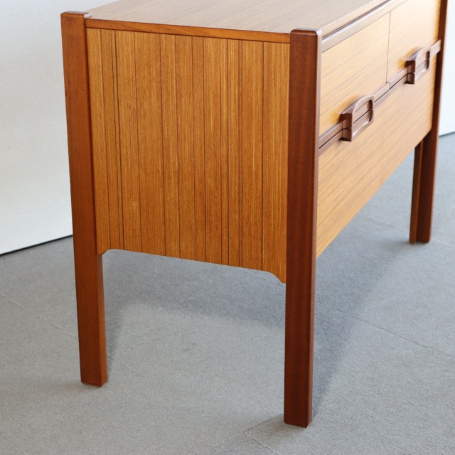 ネイサンNathenのチーク材のチェスト