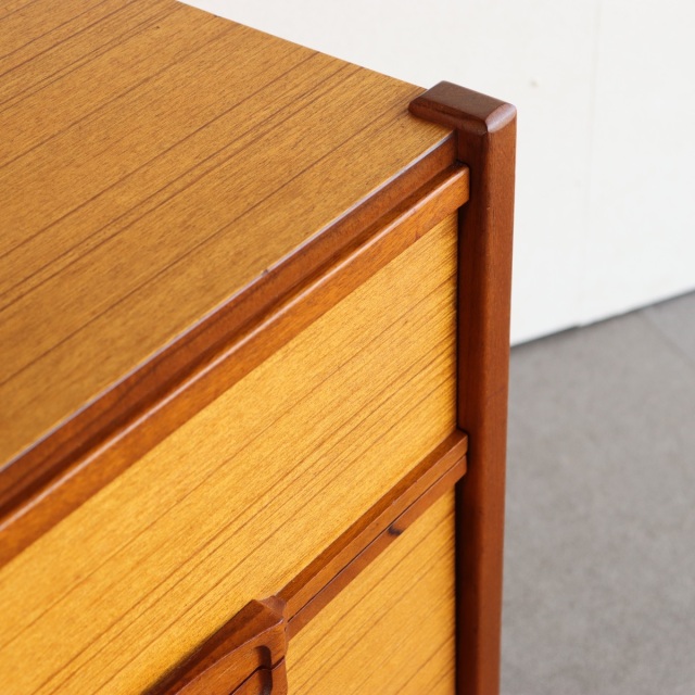 ネイサンNathenのチーク材のチェスト