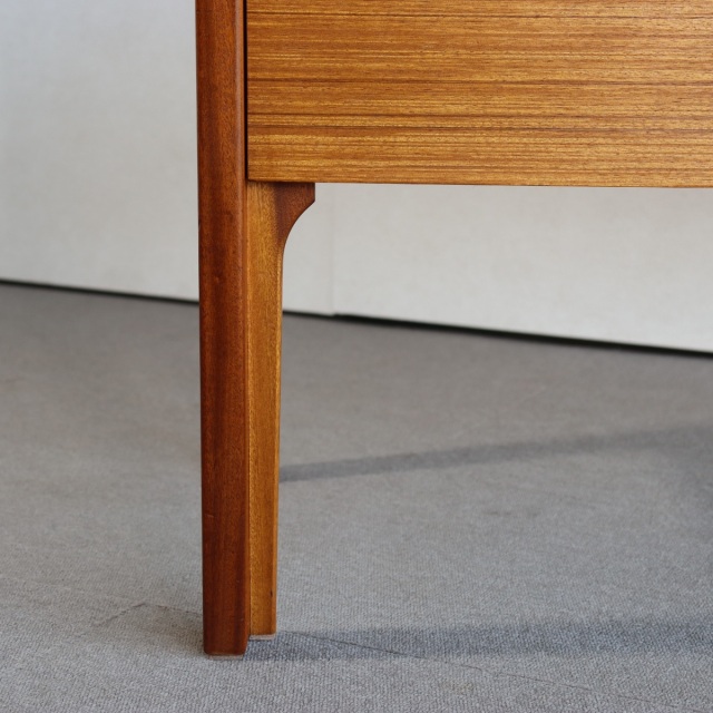 ネイサンNathenのチーク材のチェスト