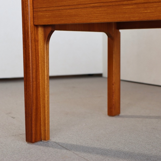 ネイサンNathenのチーク材のチェスト