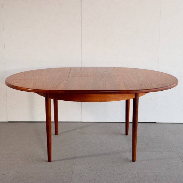 ジープランG-PLANのダイニングテーブル