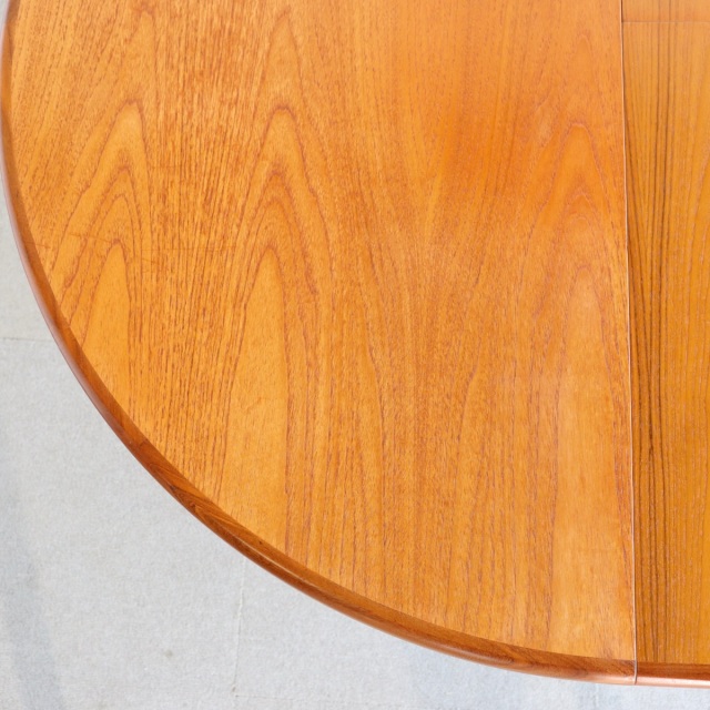 ジープランG-PLANのダイニングテーブル