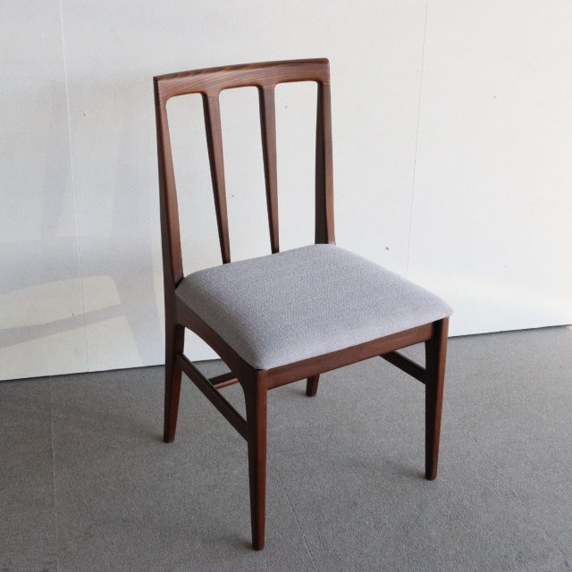 ヤンガーYoungerDesign by John HerbertのFonsecaダイニングチェア