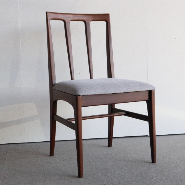 ヤンガーYoungerDesign by John HerbertのFonsecaダイニングチェア