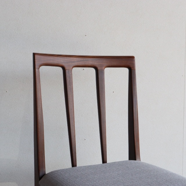 ヤンガーYoungerDesign by John HerbertのFonsecaダイニングチェア